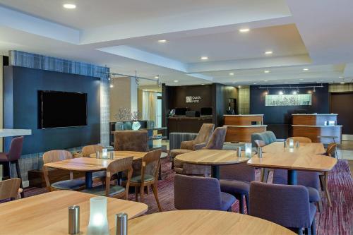 Imagen general del Hotel Courtyard By Marriott Knoxville Cedar Bluff. Foto 10