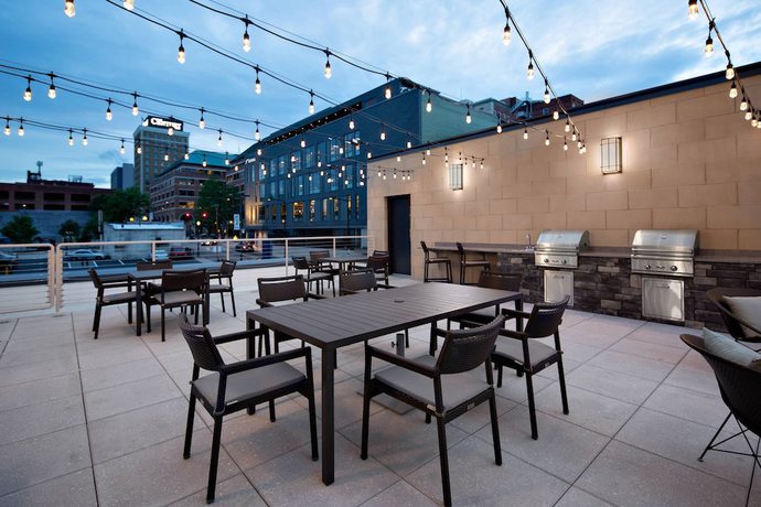 Imagen de los interiores del Hotel Courtyard By Marriott Knoxville Downtown. Foto 18