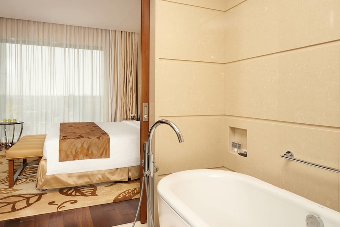 Imagen de la habitación del Hotel Courtyard By Marriott Kochi Airport. Foto 10
