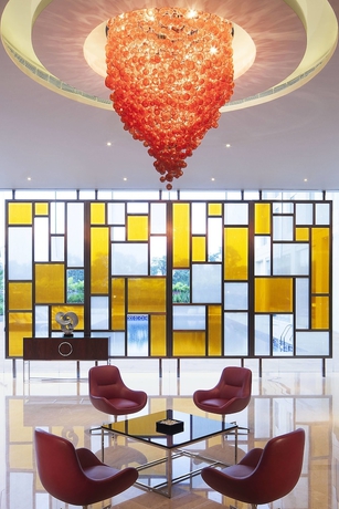 Imagen de los interiores del Hotel Courtyard By Marriott Kochi Airport. Foto 15