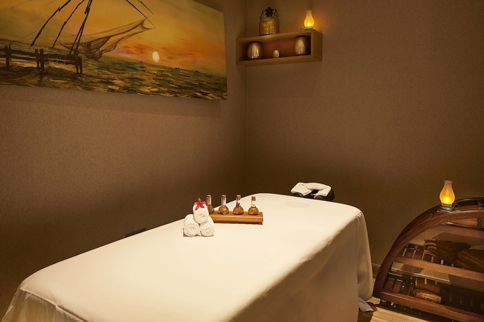 Imagen de la piscina del Hotel Courtyard By Marriott Kochi Airport. Foto 19