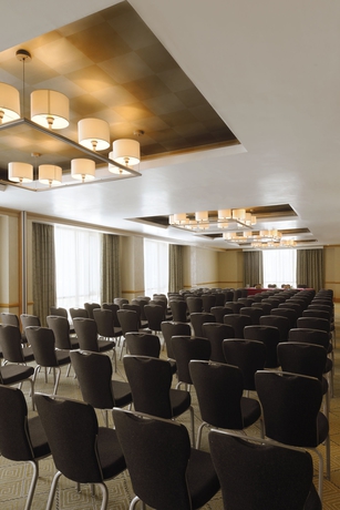 Imagen de los interiores del Hotel Courtyard By Marriott Kuwait City. Foto 8