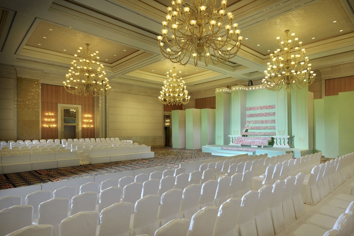 Imagen de los interiores del Hotel Courtyard By Marriott Kuwait City. Foto 9