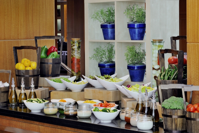 Imagen del bar/restaurante del Hotel Courtyard By Marriott Kuwait City. Foto 4