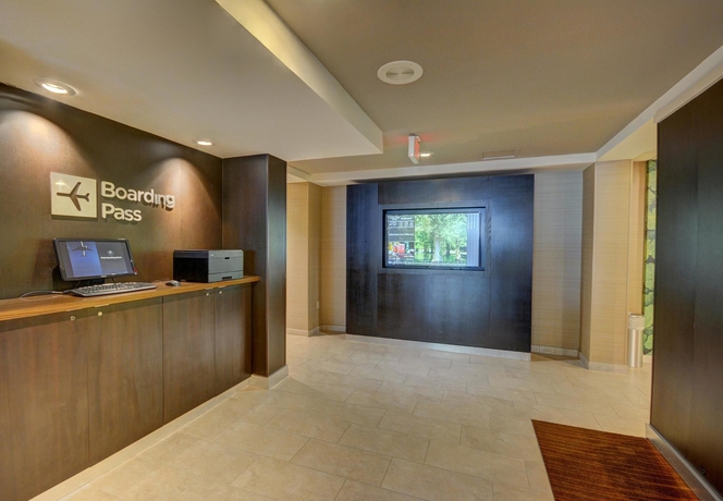Imagen de los interiores del Hotel Courtyard By Marriott Lafayette Airport. Foto 7