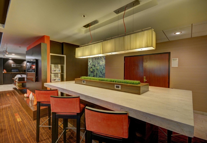 Imagen de los interiores del Hotel Courtyard By Marriott Lafayette Airport. Foto 8