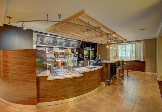 Imagen del bar/restaurante del Hotel Courtyard By Marriott Lafayette Airport. Foto 4
