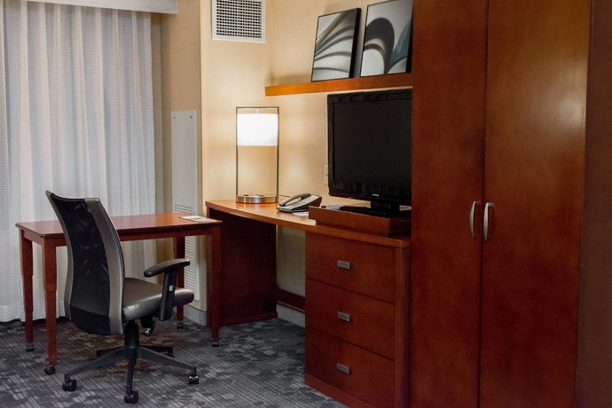 Imagen de la habitación del Hotel Courtyard By Marriott Lafayette. Foto 8