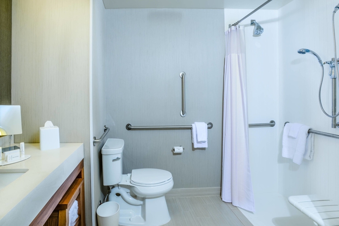 Imagen de la habitación del Hotel Courtyard By Marriott Lake Charles. Foto 6