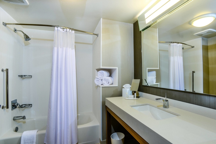 Imagen de la habitación del Hotel Courtyard By Marriott Lake Charles. Foto 8
