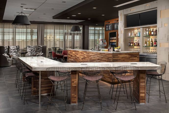 Imagen del bar/restaurante del Hotel Courtyard By Marriott Las Cruces At Nmsu. Foto 2