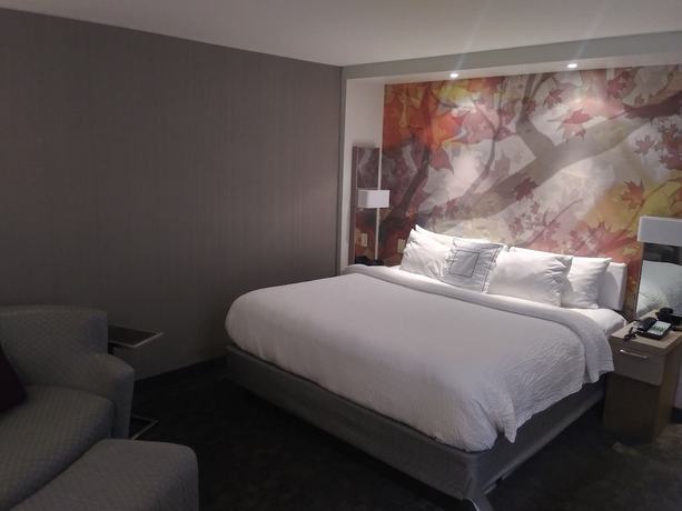 Imagen de la habitación del Hotel Courtyard By Marriott Lenox Berkshires. Foto 12