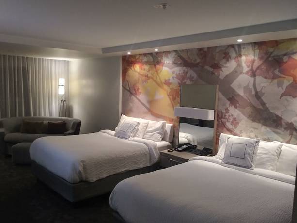 Imagen de la habitación del Hotel Courtyard By Marriott Lenox Berkshires. Foto 13