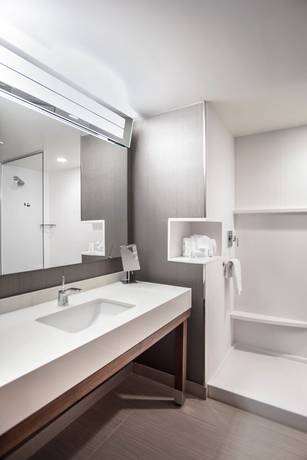 Imagen de la habitación del Hotel Courtyard By Marriott Lenox Berkshires. Foto 17