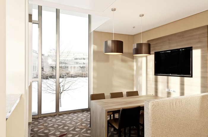 Imagen de los interiores del Hotel Courtyard By Marriott Linz. Foto 8