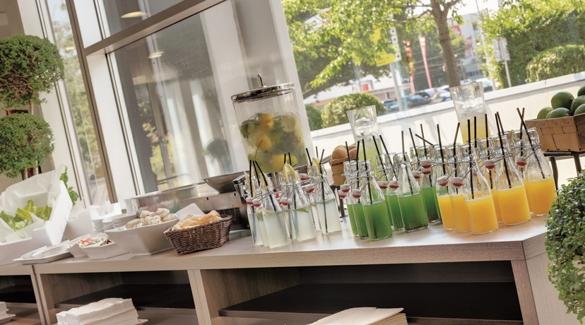 Imagen de los interiores del Hotel Courtyard By Marriott Linz. Foto 12