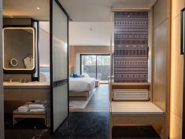Imagen de la habitación del Hotel Courtyard By Marriott Liuzhou Sanjiang. Foto 10