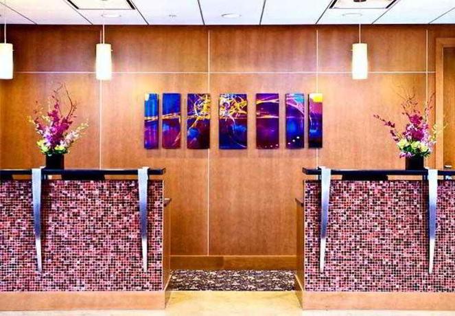 Imagen de los interiores del Hotel Courtyard By Marriott - Logan Airport. Foto 20