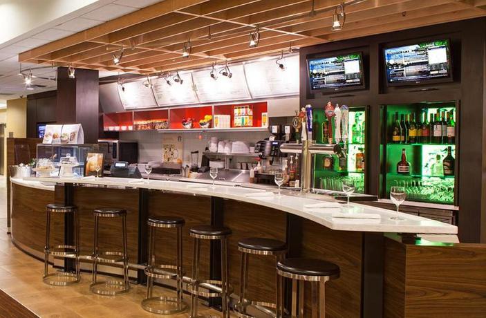 Imagen del bar/restaurante del Hotel Courtyard By Marriott London. Foto 2