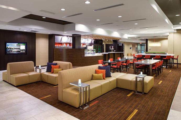 Imagen de los interiores del Hotel Courtyard By Marriott London. Foto 9