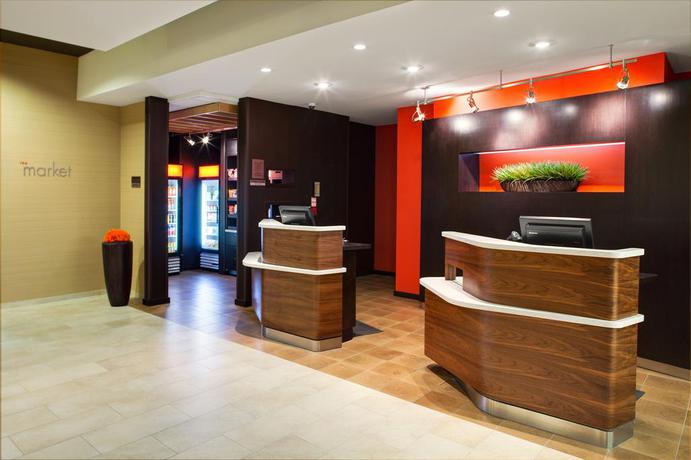 Imagen de los interiores del Hotel Courtyard By Marriott London. Foto 10