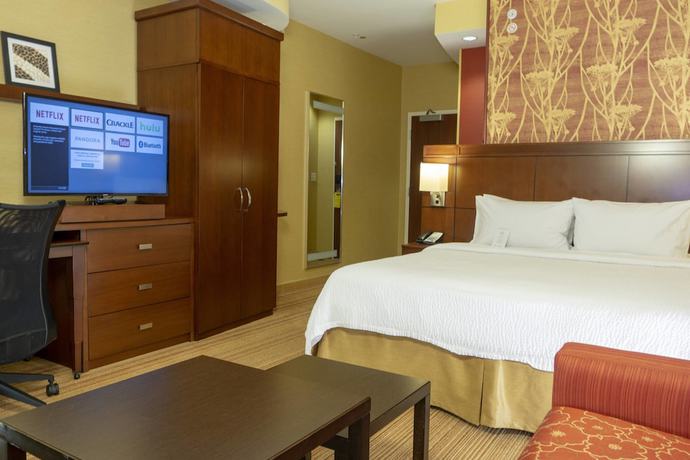 Imagen de la habitación del Hotel Courtyard By Marriott Long Beach Airport. Foto 9