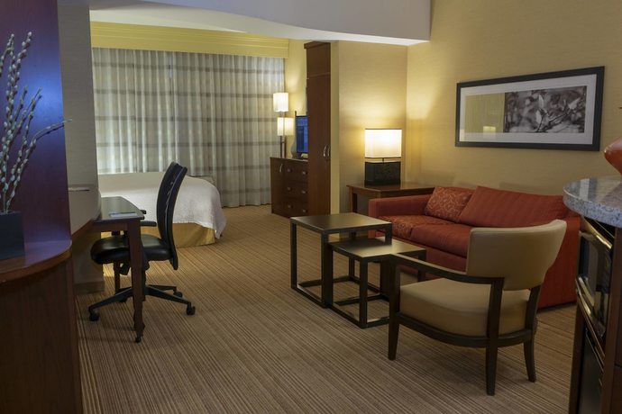 Imagen de la habitación del Hotel Courtyard By Marriott Long Beach Airport. Foto 11