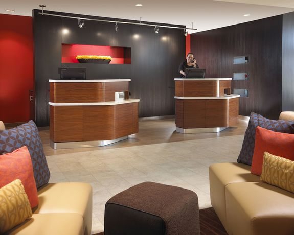 Imagen de los interiores del Hotel Courtyard By Marriott Long Beach Airport. Foto 16