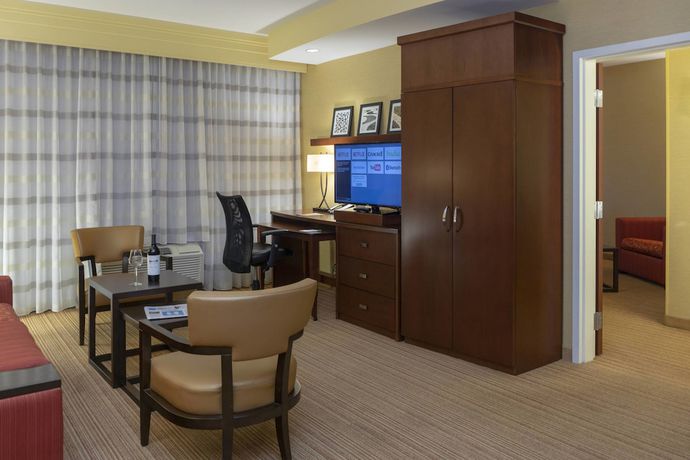 Imagen de la habitación del Hotel Courtyard By Marriott Long Beach Airport. Foto 13