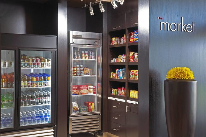 Imagen de los interiores del Hotel Courtyard By Marriott Long Beach Airport. Foto 19