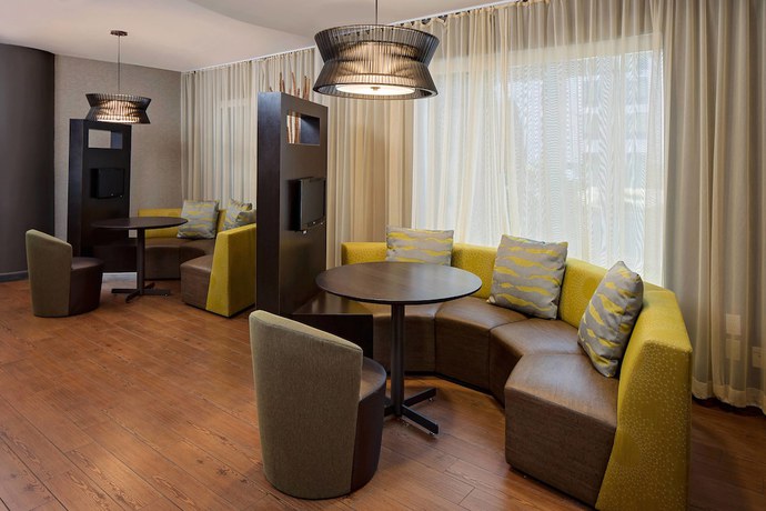 Imagen de los interiores del Hotel Courtyard By Marriott Long Island Macarthur Airport. Foto 17
