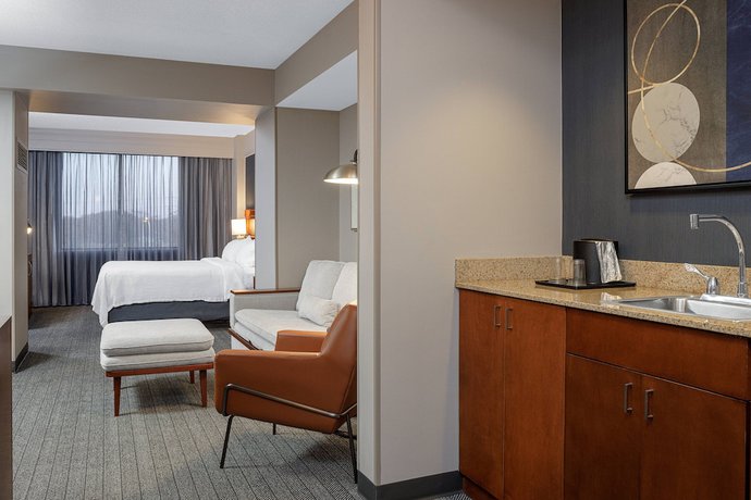 Imagen de la habitación del Hotel Courtyard By Marriott Long Island Macarthur Airport. Foto 8