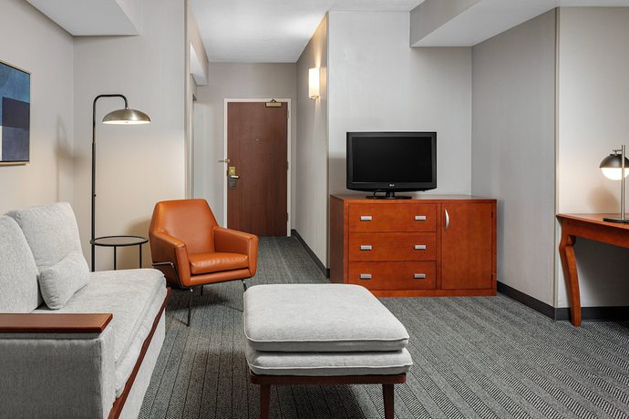 Imagen de la habitación del Hotel Courtyard By Marriott Long Island Macarthur Airport. Foto 9