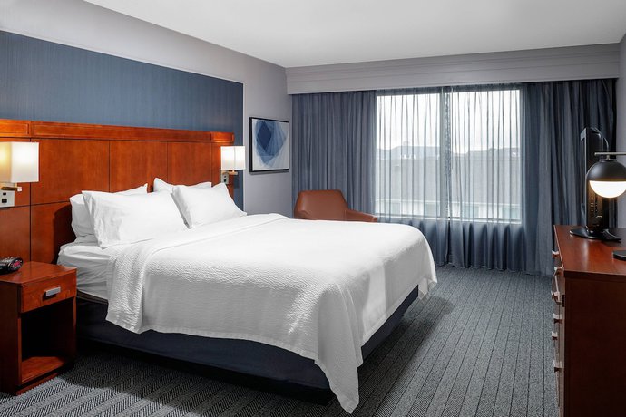 Imagen de la habitación del Hotel Courtyard By Marriott Long Island Macarthur Airport. Foto 11