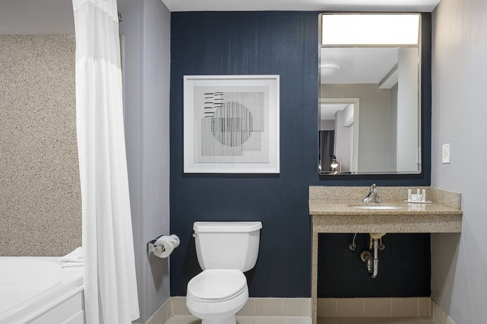 Imagen de la habitación del Hotel Courtyard By Marriott Long Island Macarthur Airport. Foto 13