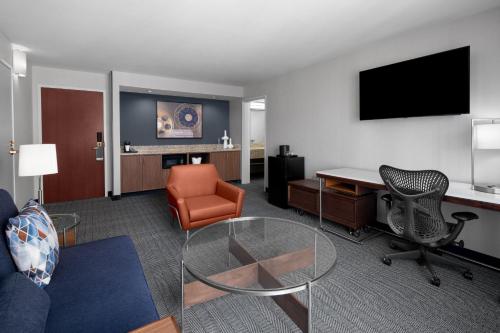 Imagen de la habitación del Hotel Courtyard By Marriott Los Angeles Burbank Airport. Foto 17