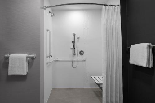 Imagen general del Hotel Courtyard By Marriott Los Angeles Burbank Airport. Foto 10
