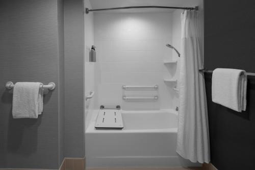Imagen general del Hotel Courtyard By Marriott Los Angeles Burbank Airport. Foto 11