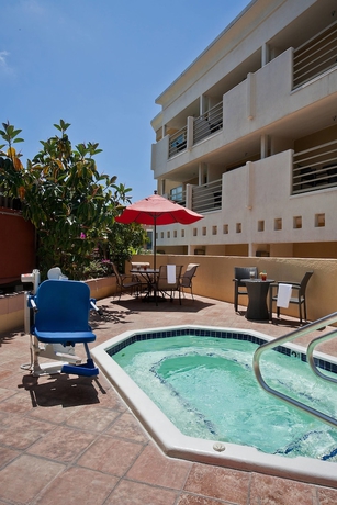 Imagen de la piscina del Hotel Courtyard By Marriott Los Angeles Century City/beverly Hills. Foto 19