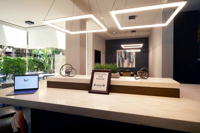 Imagen de los interiores del Hotel Courtyard By Marriott Los Angeles Lax/century Boulevard. Foto 19