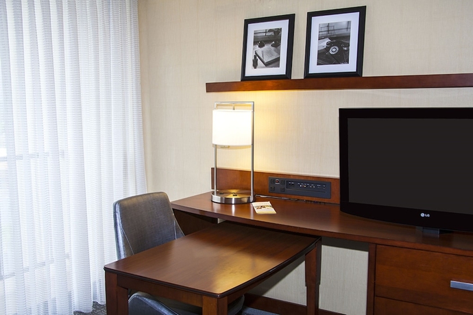 Imagen de la habitación del Hotel Courtyard By Marriott Los Angeles Pasadena/monrovia. Foto 10