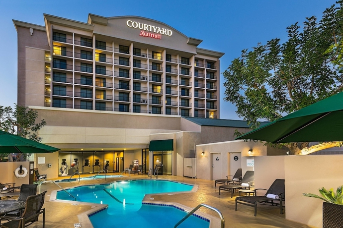 Imagen de la piscina del Hotel Courtyard By Marriott Los Angeles Pasadena/monrovia. Foto 19