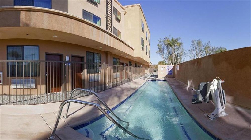 Imagen de la piscina del Hotel Courtyard By Marriott Los Angeles Woodland Hills. Foto 10