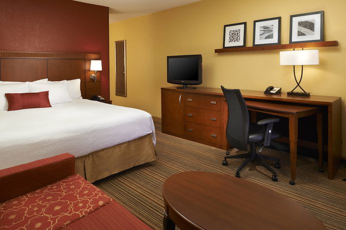 Imagen de la habitación del Hotel Courtyard By Marriott Louisville East. Foto 3