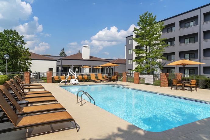 Imagen de la piscina del Hotel Courtyard By Marriott Louisville East. Foto 13