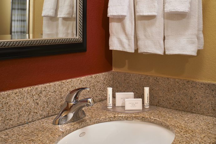 Imagen de la habitación del Hotel Courtyard By Marriott Louisville East. Foto 6