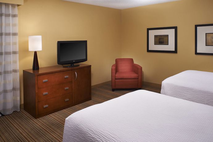 Imagen de la habitación del Hotel Courtyard By Marriott Louisville East. Foto 7