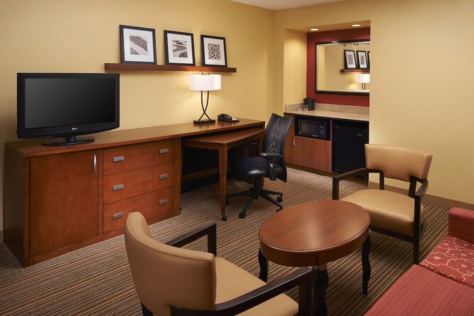 Imagen de la habitación del Hotel Courtyard By Marriott Louisville East. Foto 9
