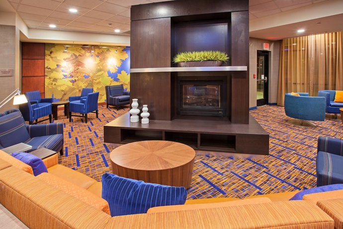 Imagen de los interiores del Hotel Courtyard By Marriott Louisville Northeast. Foto 12