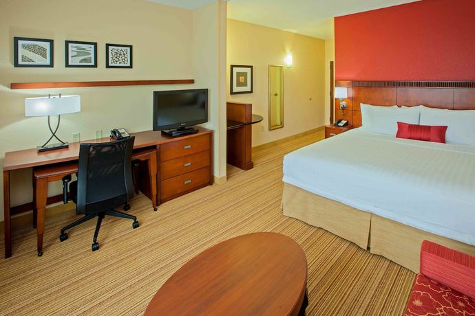 Imagen de la habitación del Hotel Courtyard By Marriott Louisville Northeast. Foto 6